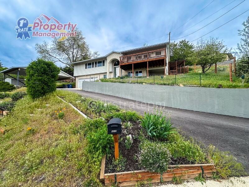 2624 N Hillway Dr - Photo 2 of 45