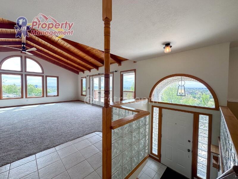 2624 N Hillway Dr - Photo 3 of 45