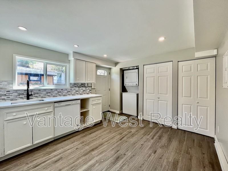 400 Cactus Rd - Photo 3 of 16