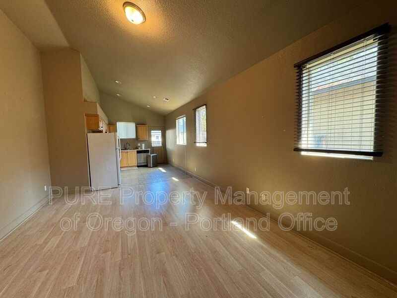 10007 Se Amherst St - Photo 3 of 17