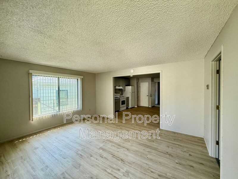 2805 Fairmount Ave - Photo 2 of 8