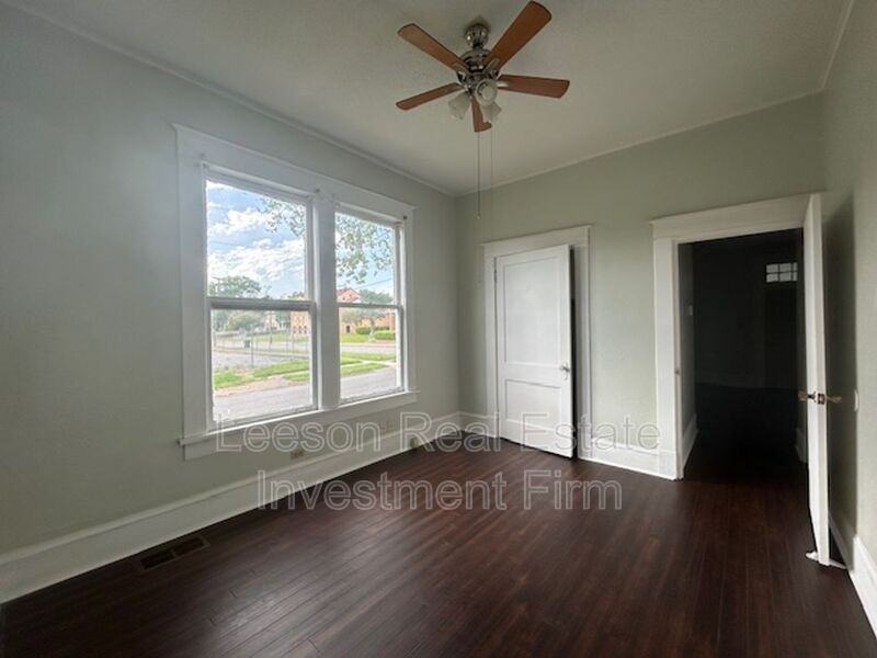 527 Wichita St - Photo 3 of 7