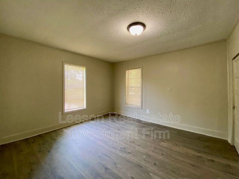 158 W 80th St - Photo 7 of 9