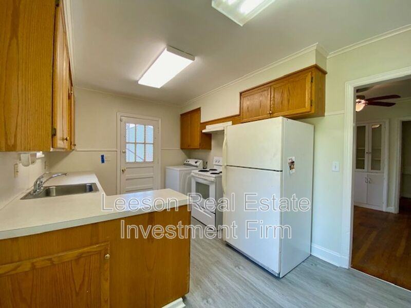 2717 Fairfield Ave - Photo 6 of 11