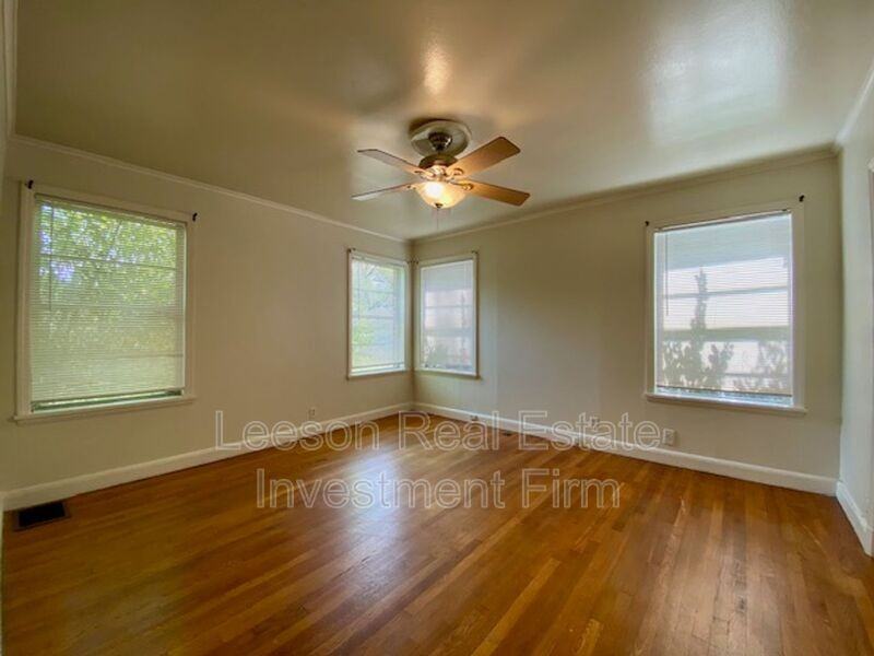 2717 Fairfield Ave - Photo 7 of 9
