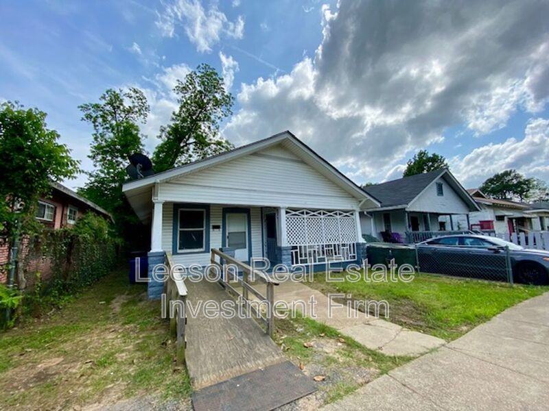 2725 Lillian St - Photo 2 of 19