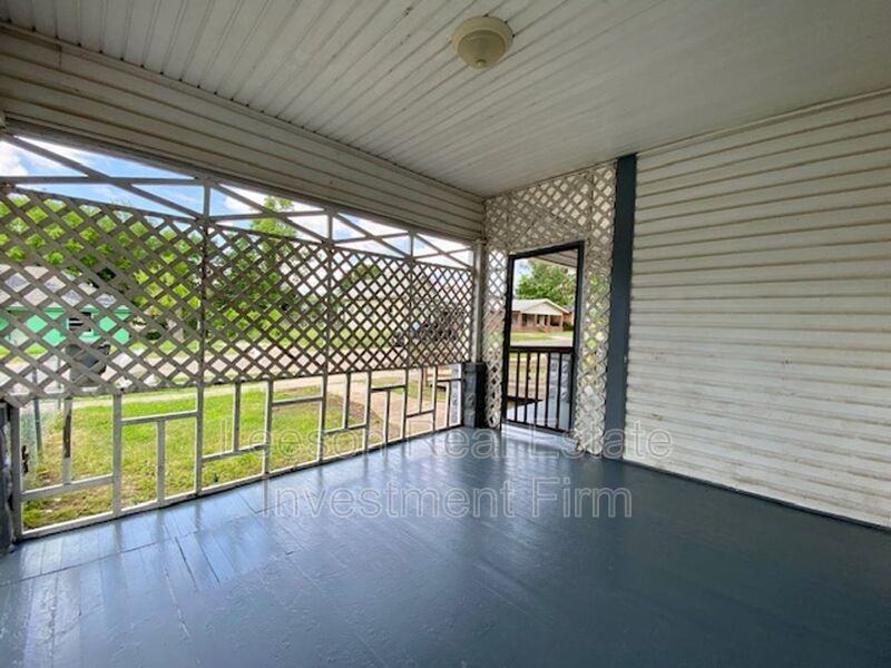 2725 Lillian St - Photo 3 of 19