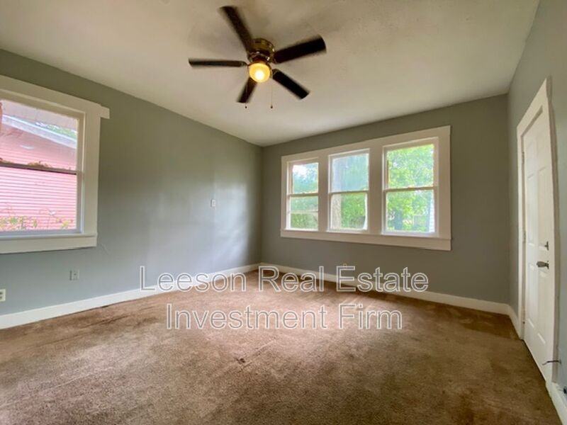 2725 Lillian St - Photo 5 of 19