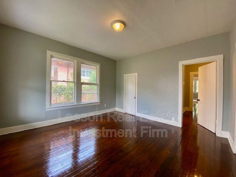 2725 Lillian St - Photo 6 of 19