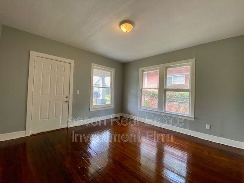 2725 Lillian St - Photo 7 of 19