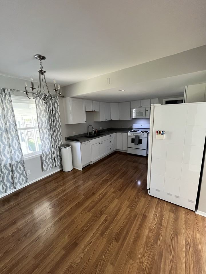 836 Bertsch Dr - Photo 3 of 37