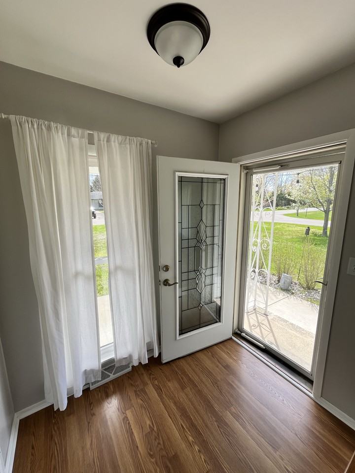 836 Bertsch Dr - Photo 4 of 37