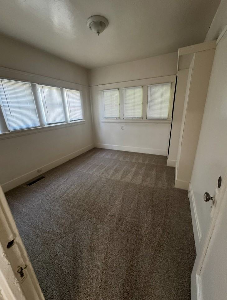 837 N Madison St - Photo 6 of 16