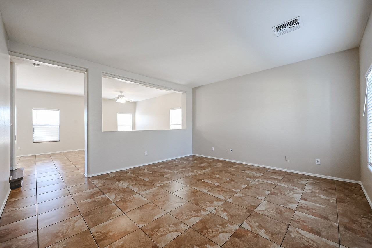 910 S 118th Ln - Photo 5 of 32