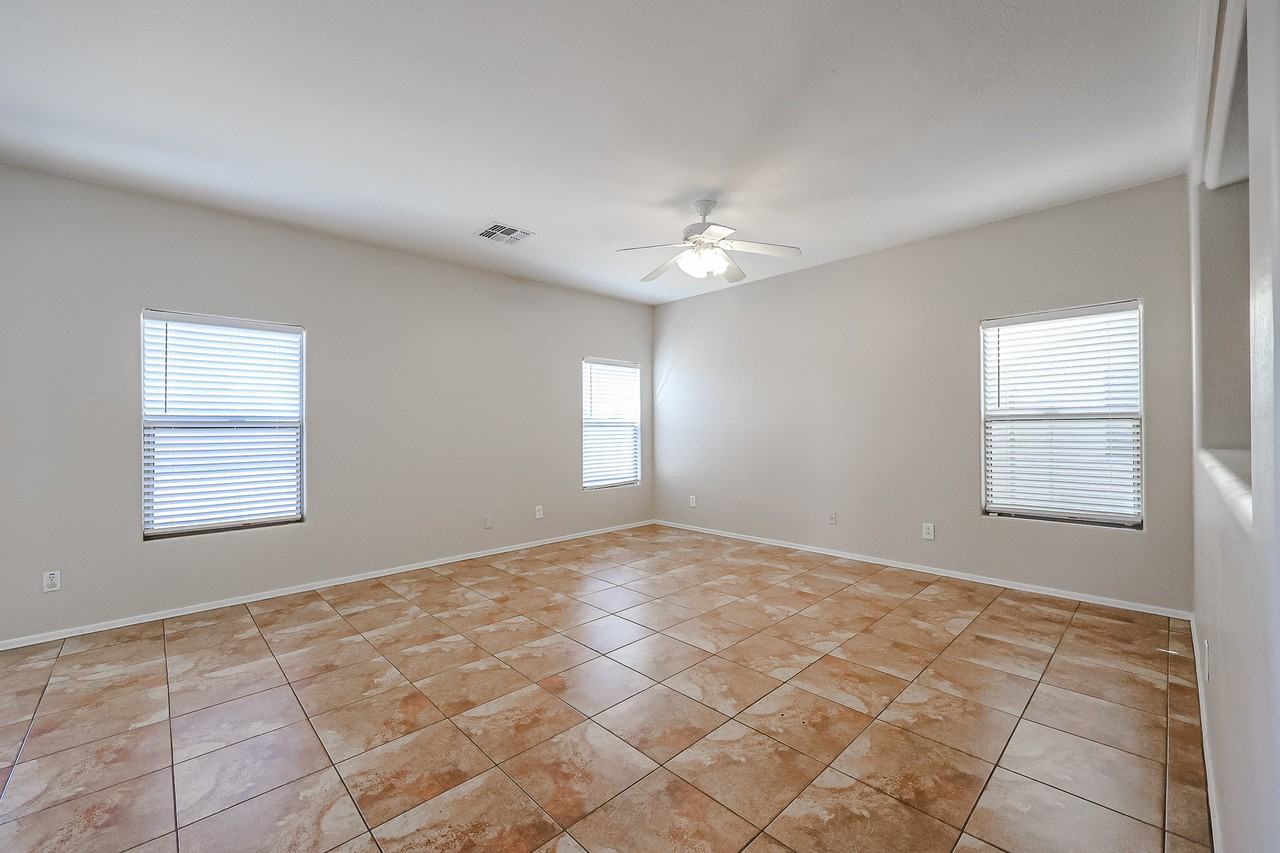 910 S 118th Ln - Photo 6 of 32