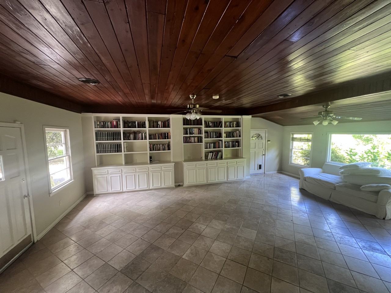 122 East Edgewater Drive - Photo 3 of 29