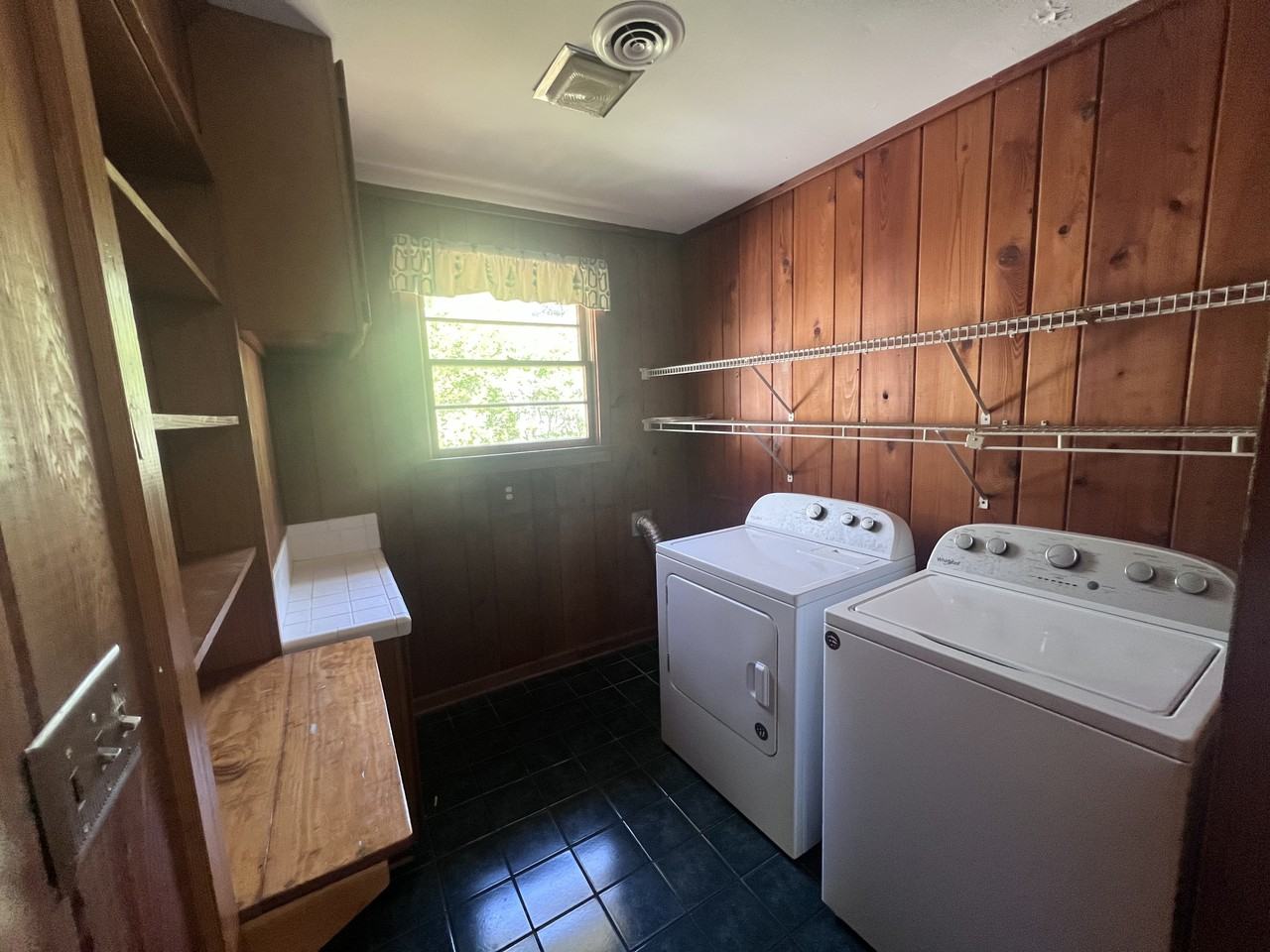 122 East Edgewater Drive - Photo 5 of 29