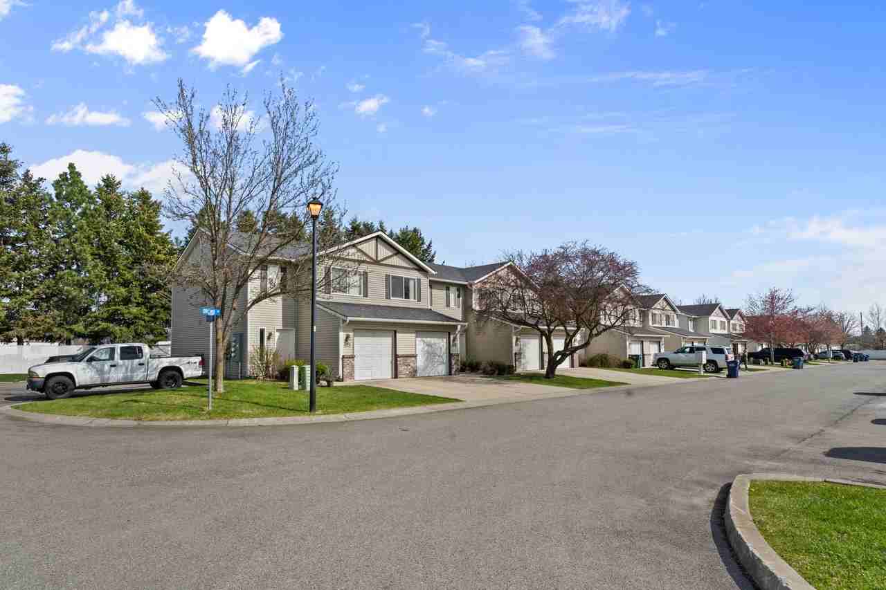 RP - 4930 North Orchid Lane - Photo 2 of 10