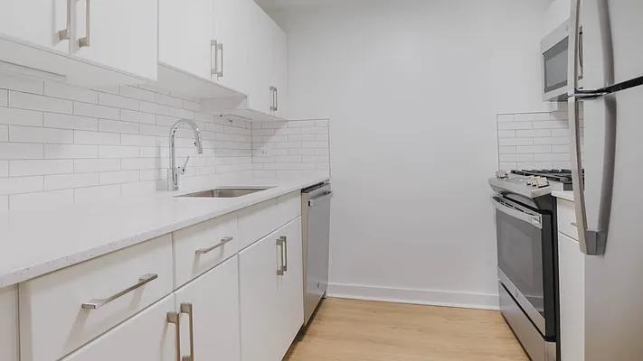 W 37th St #5E - Photo 3 of 20