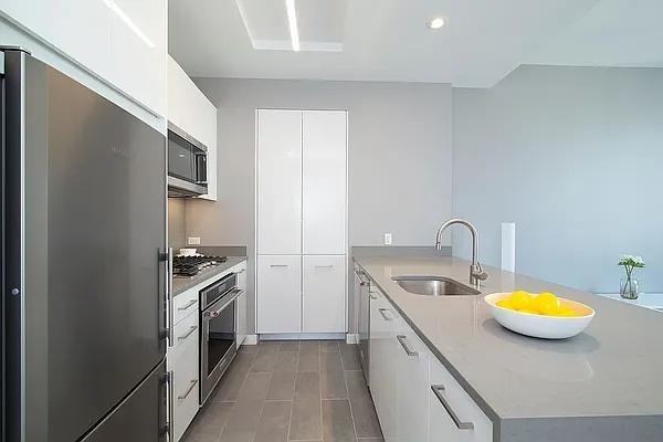 W 33rd St #10D - Photo 4 of 20