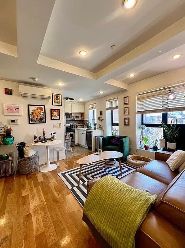 766 Lafayette Ave #4E