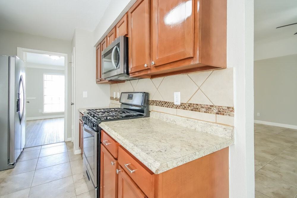 1235 Park Ln - Photo 7 of 16