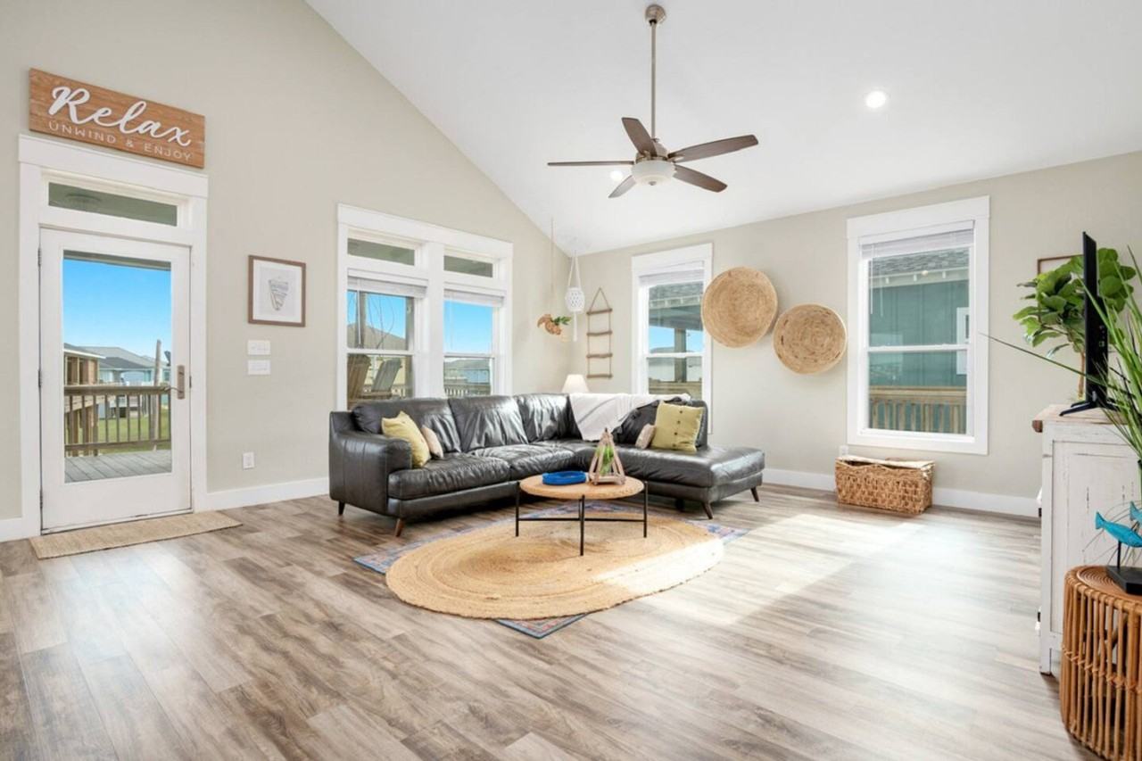 951 Gulf Shores Drive - Photo 4 of 100