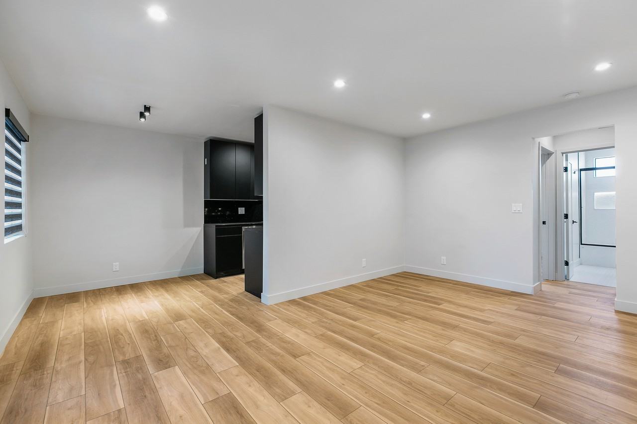 1917 Montrose Street #15 - Photo 4 of 11