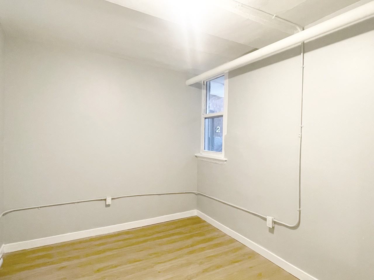 1543 Barton Street East #1 - Photo 6 of 11