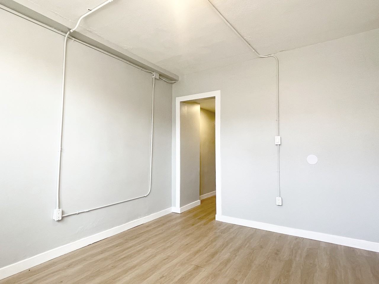 1543 Barton Street East #1 - Photo 7 of 11