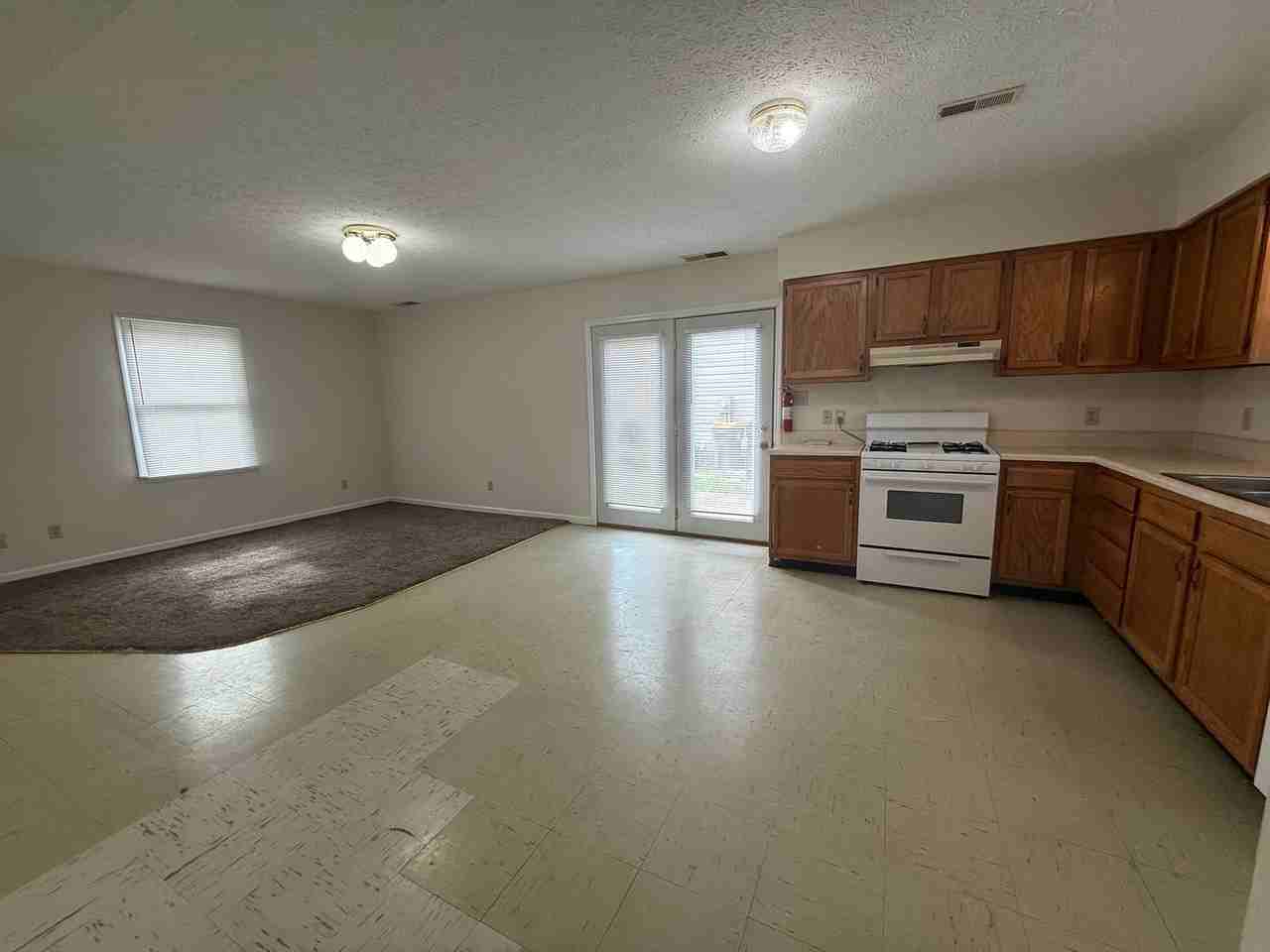 1110 S Park Ave - Photo 5 of 21