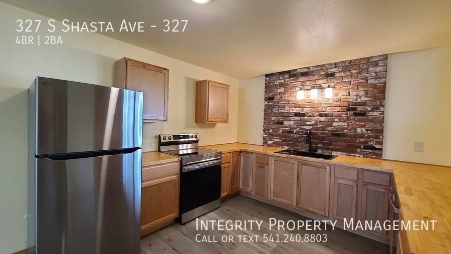 327 S Shasta Ave #327 - Photo 3 of 11