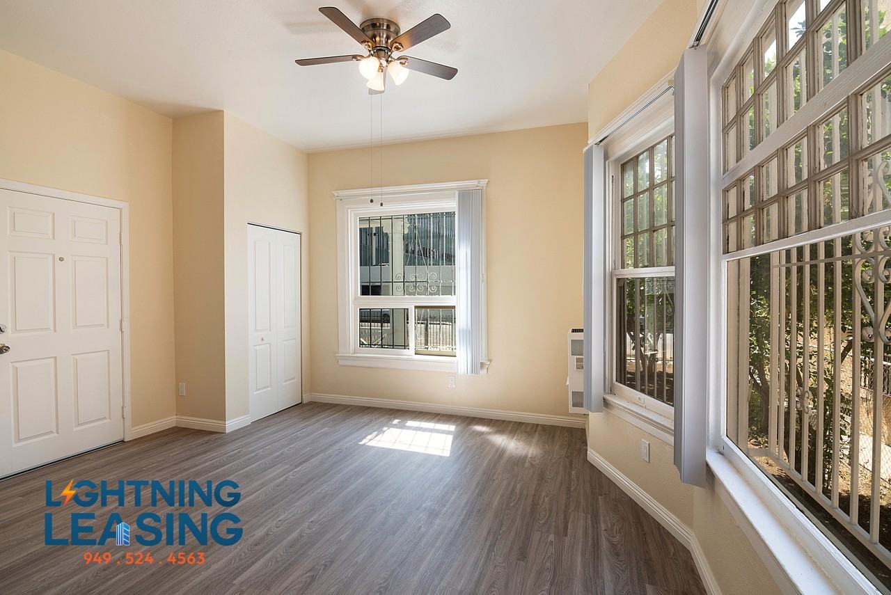 1016 1/2 S Burlington Ave #5D - Photo 3 of 10