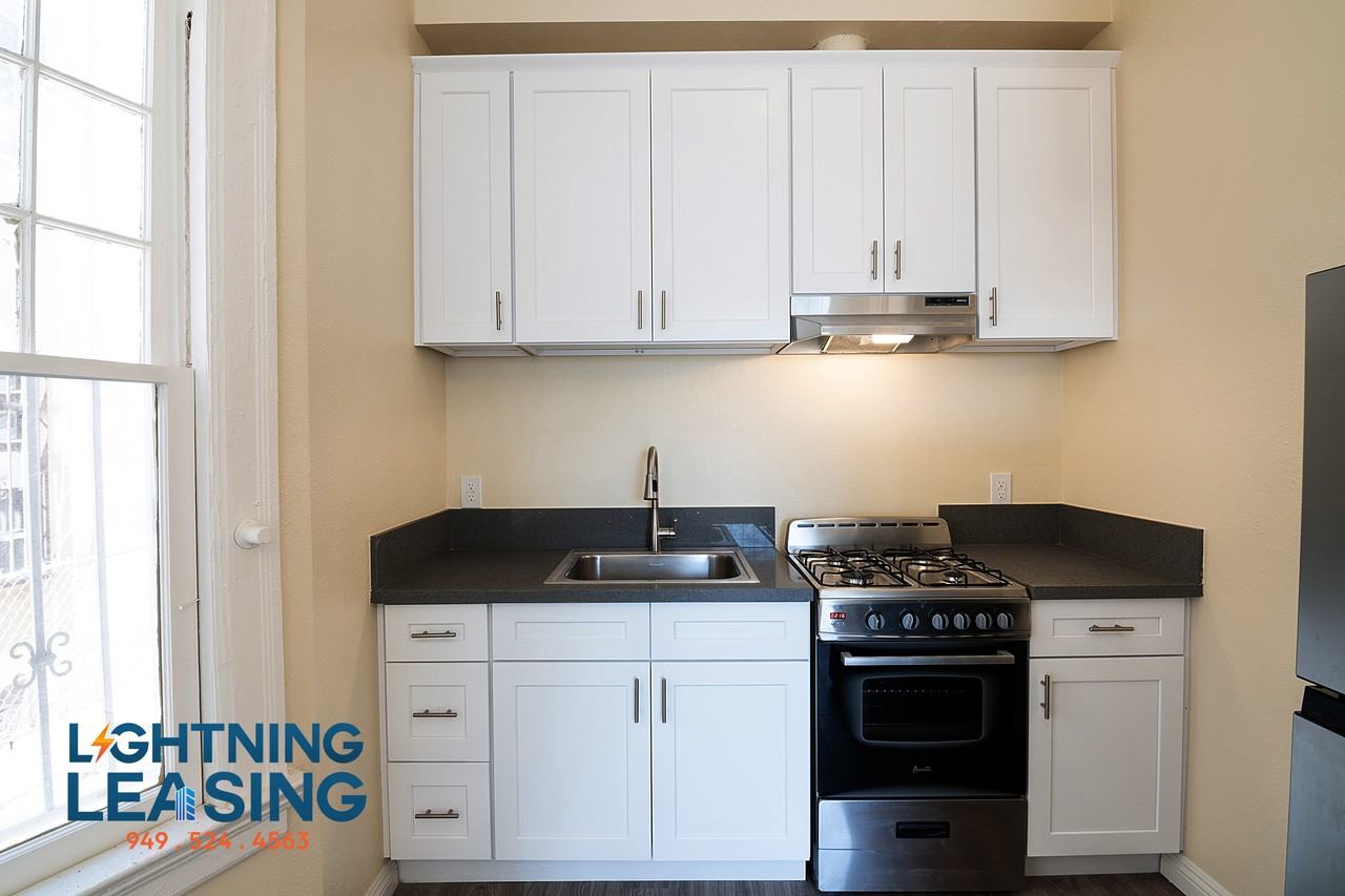 1016 1/2 S Burlington Ave #5D - Photo 2 of 10