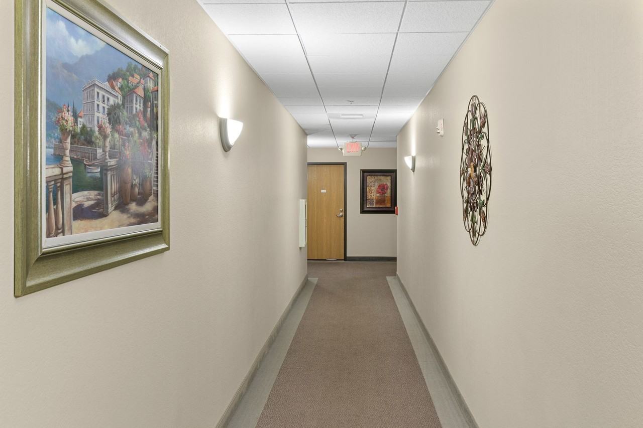 1120 E Parkway Ave - Photo 5 of 50