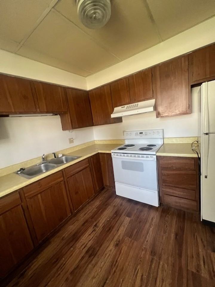 201 E Washington Ave - Photo 7 of 9