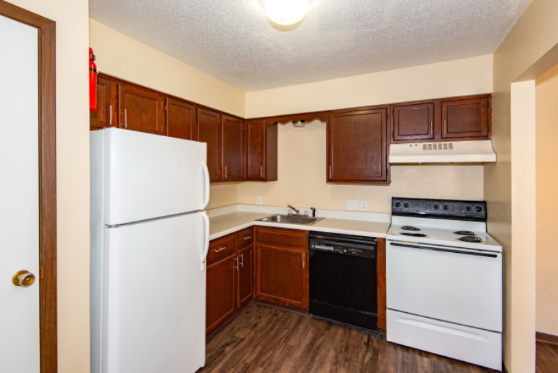 915 4th Ave #4 - Photo 3 of 8