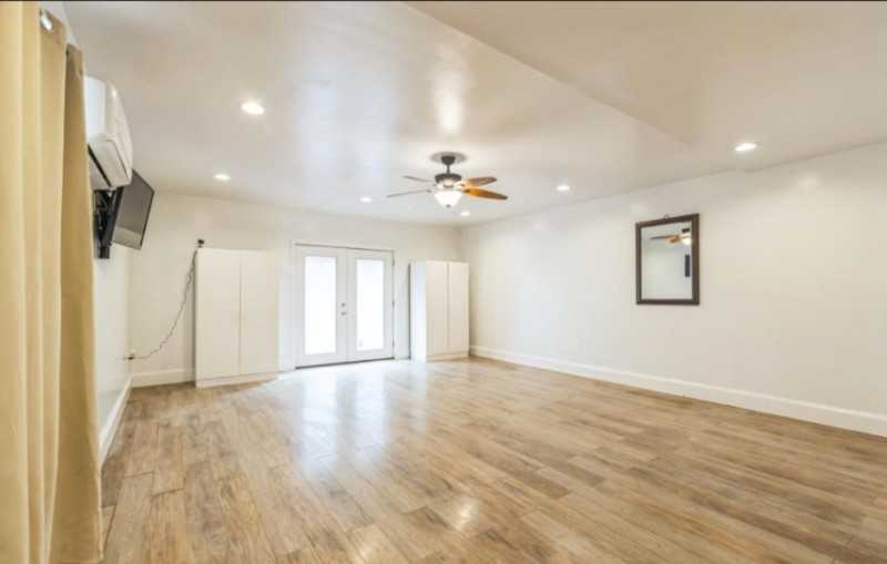 712 W 28th St - Photo 2 of 14