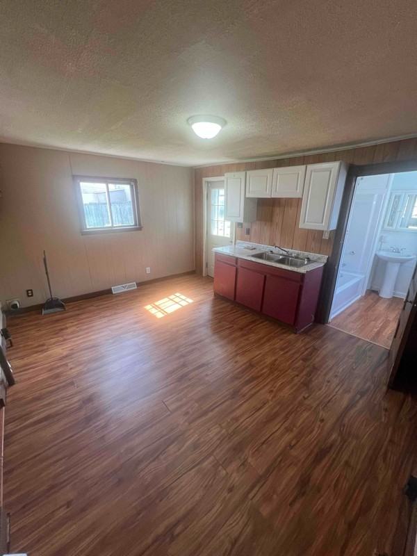 1853 Belmont St - Photo 3 of 8