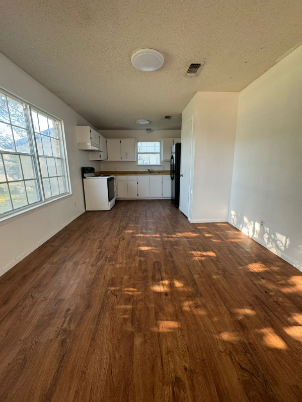 1026 Almond Cir - Photo 5 of 8