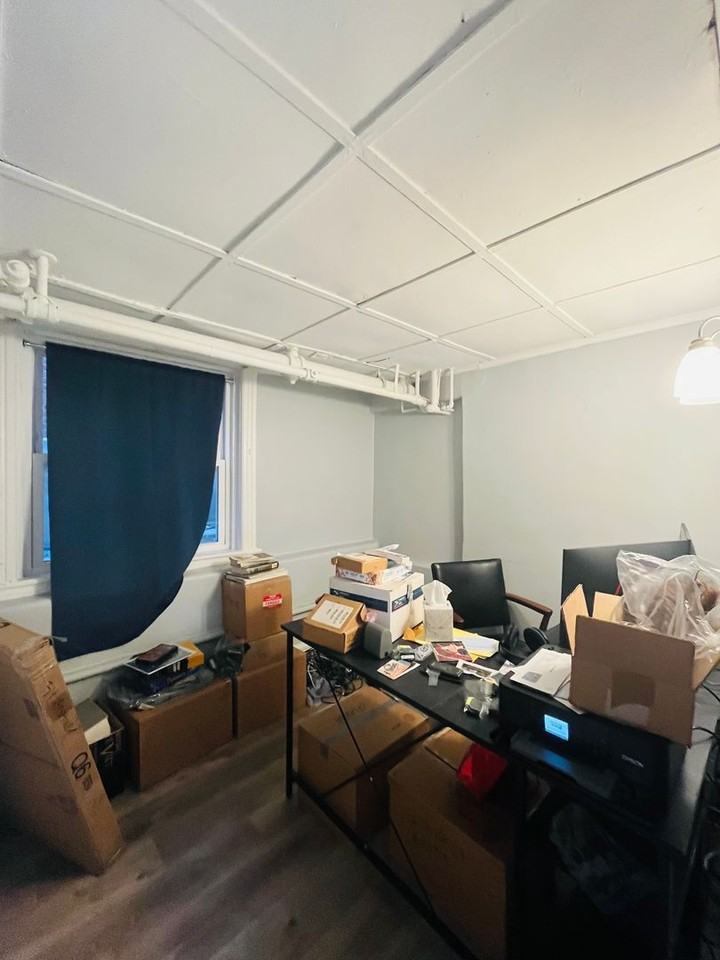 318 State St - Photo 7 of 8