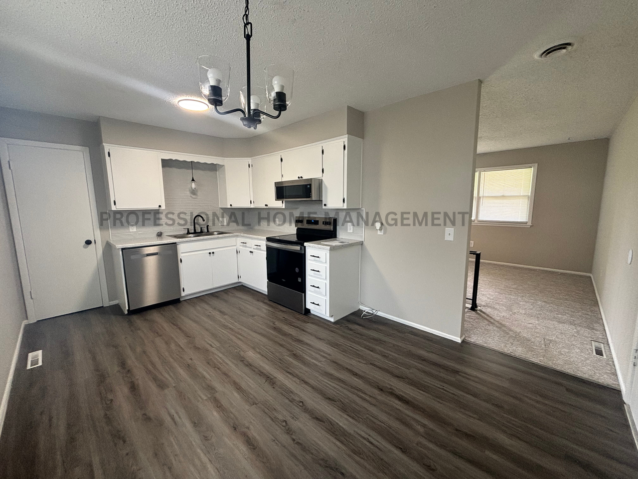 430 N Reno Ave - Photo 2 of 10