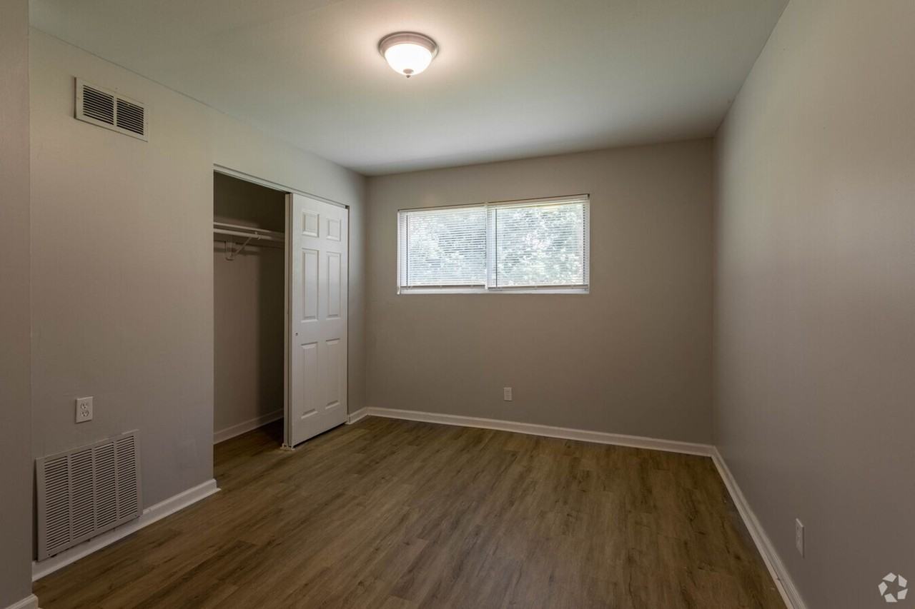 Pine Ridge Apartments - Photo 4 of 31