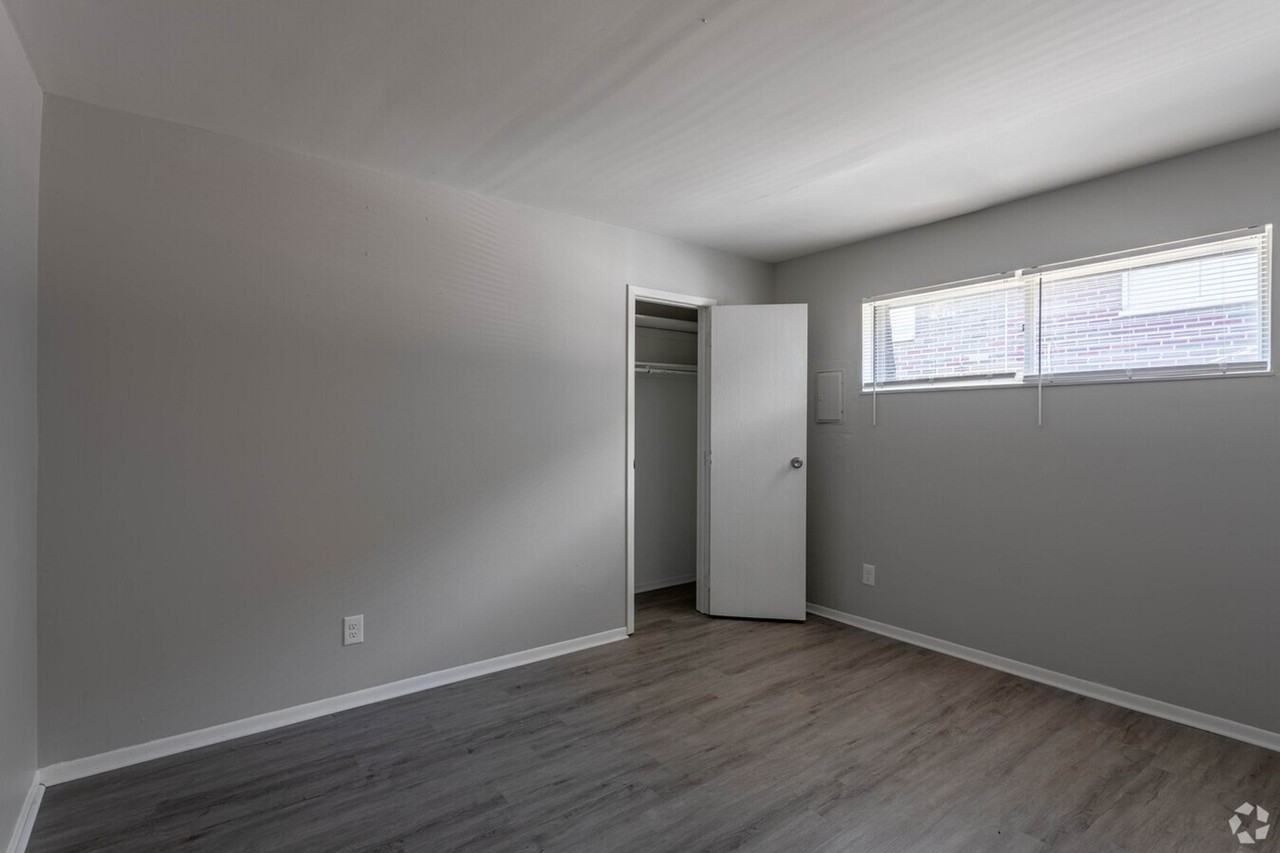 Pine Ridge Apartments - Photo 5 of 31