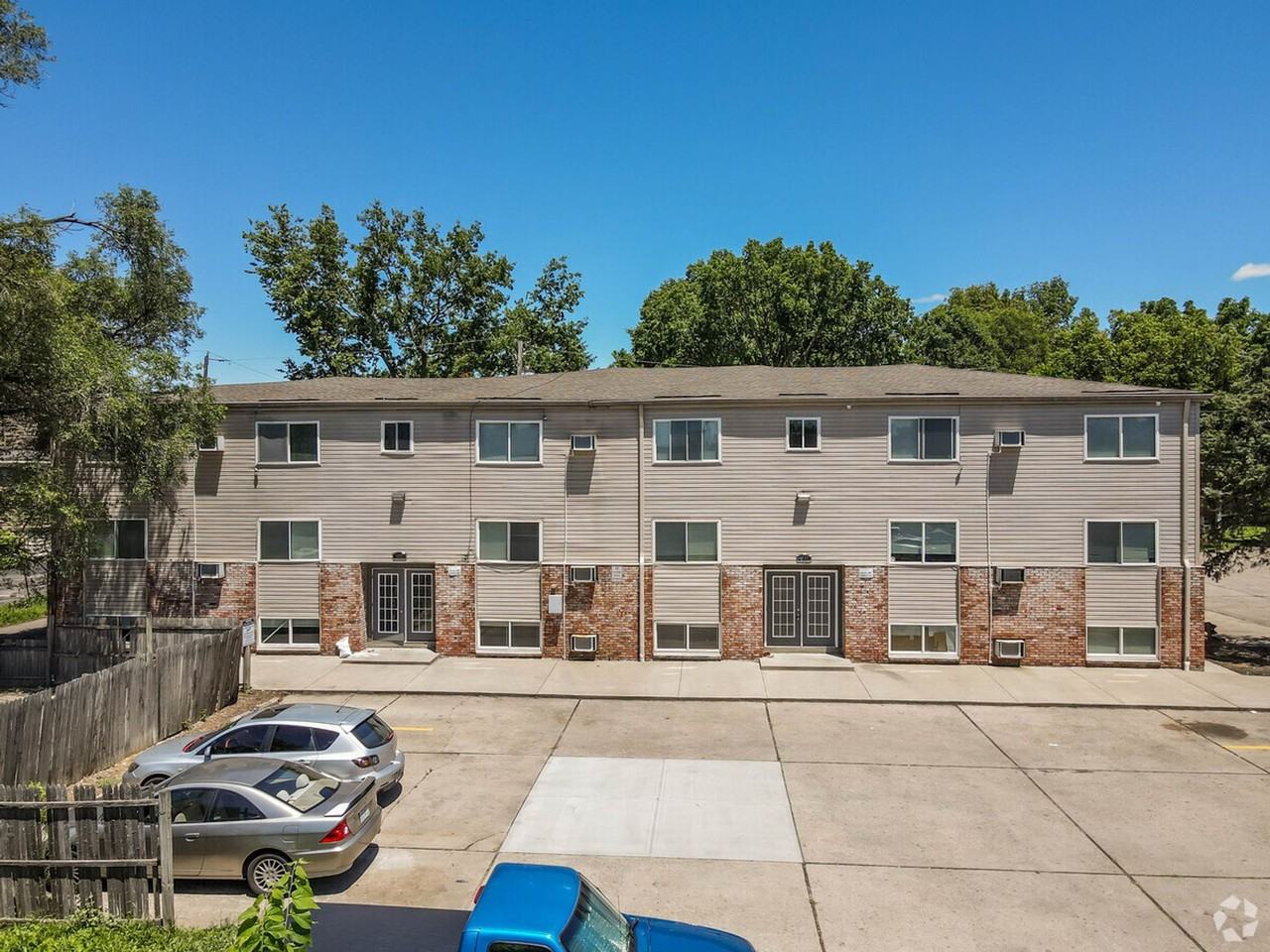 Pine Ridge Apartments - Photo 6 of 31