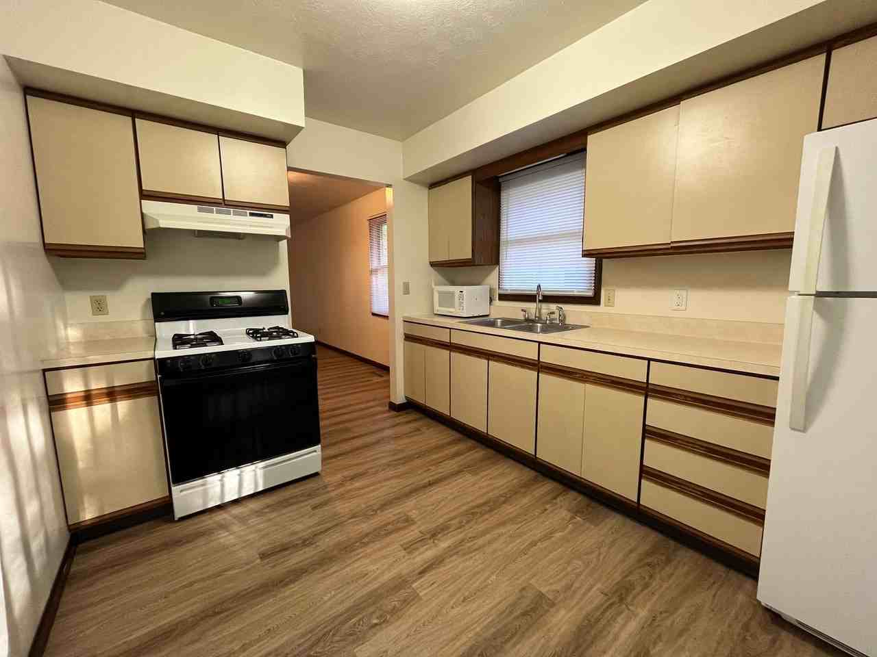 1816 College Manor Dr - Photo 3 of 13