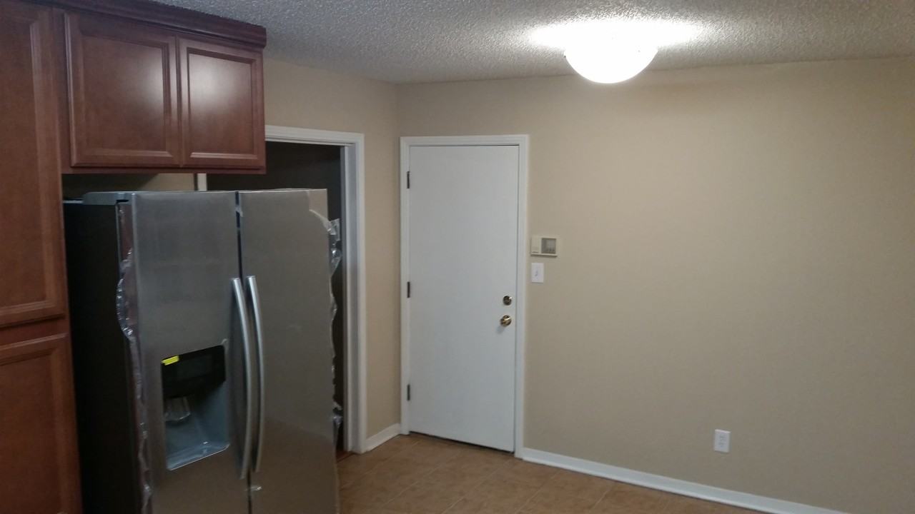 5608 W 101st St - Photo 6 of 22