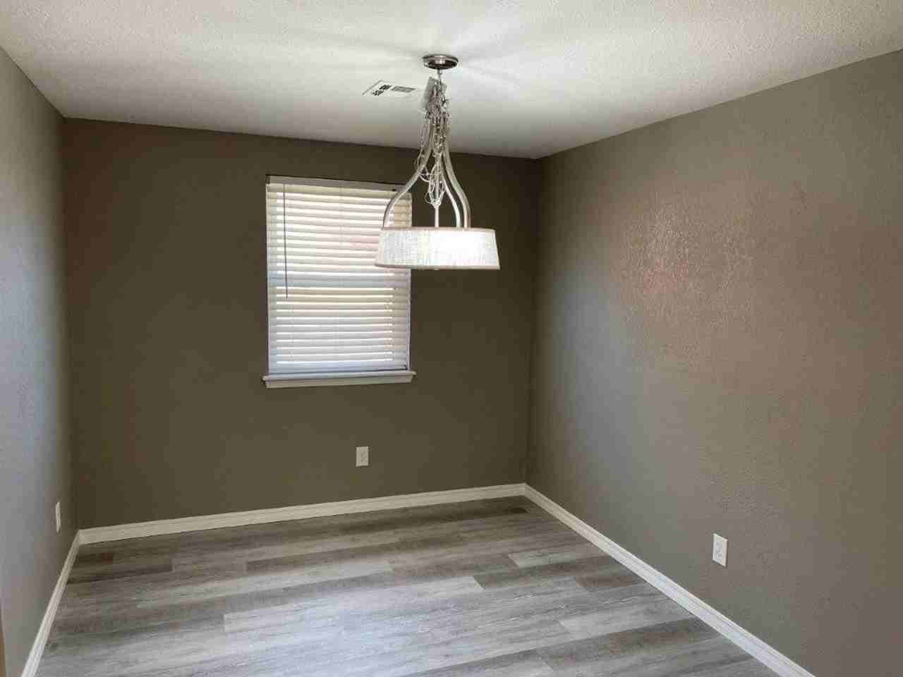 8520 Wakefield St - Photo 5 of 20
