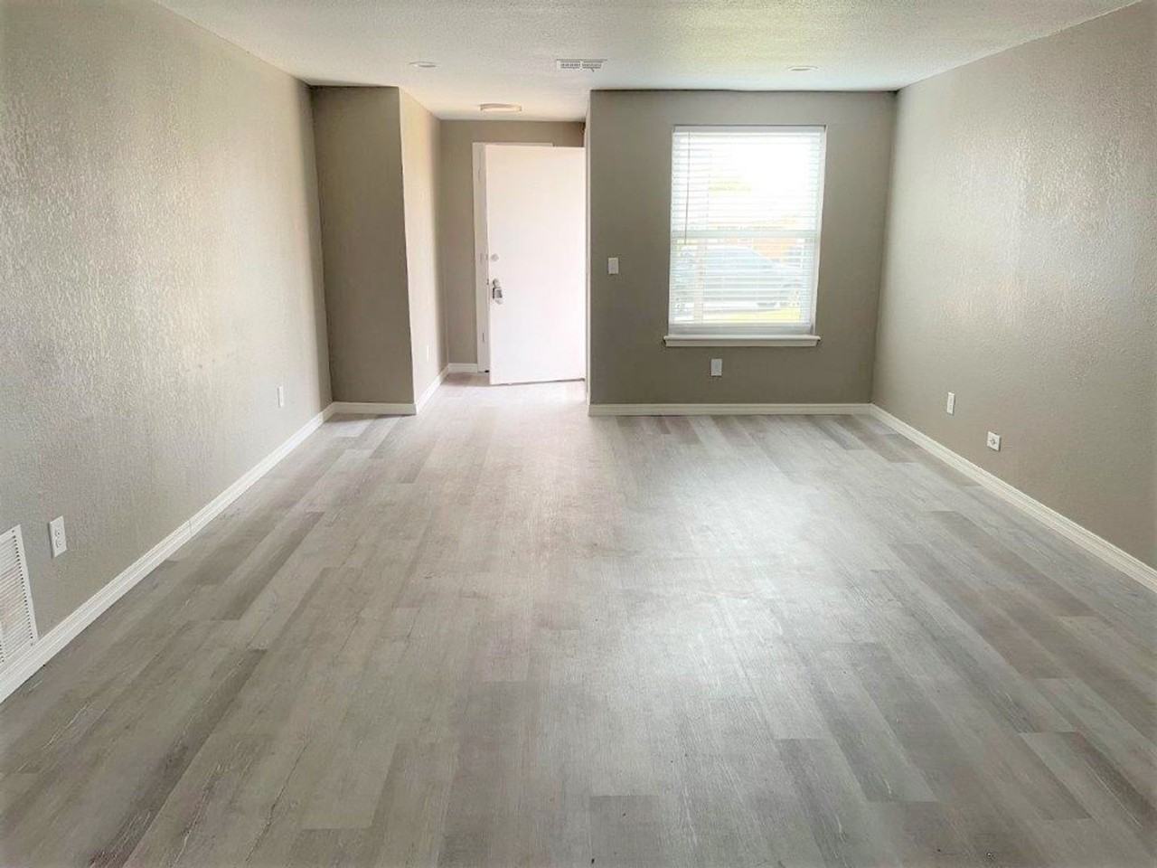 8520 Wakefield St - Photo 7 of 20