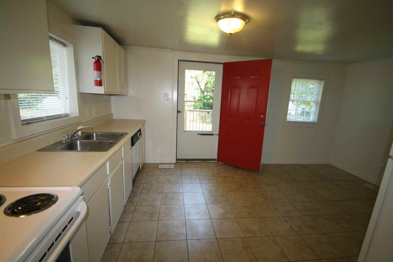 1309 Watts St - Photo 6 of 14